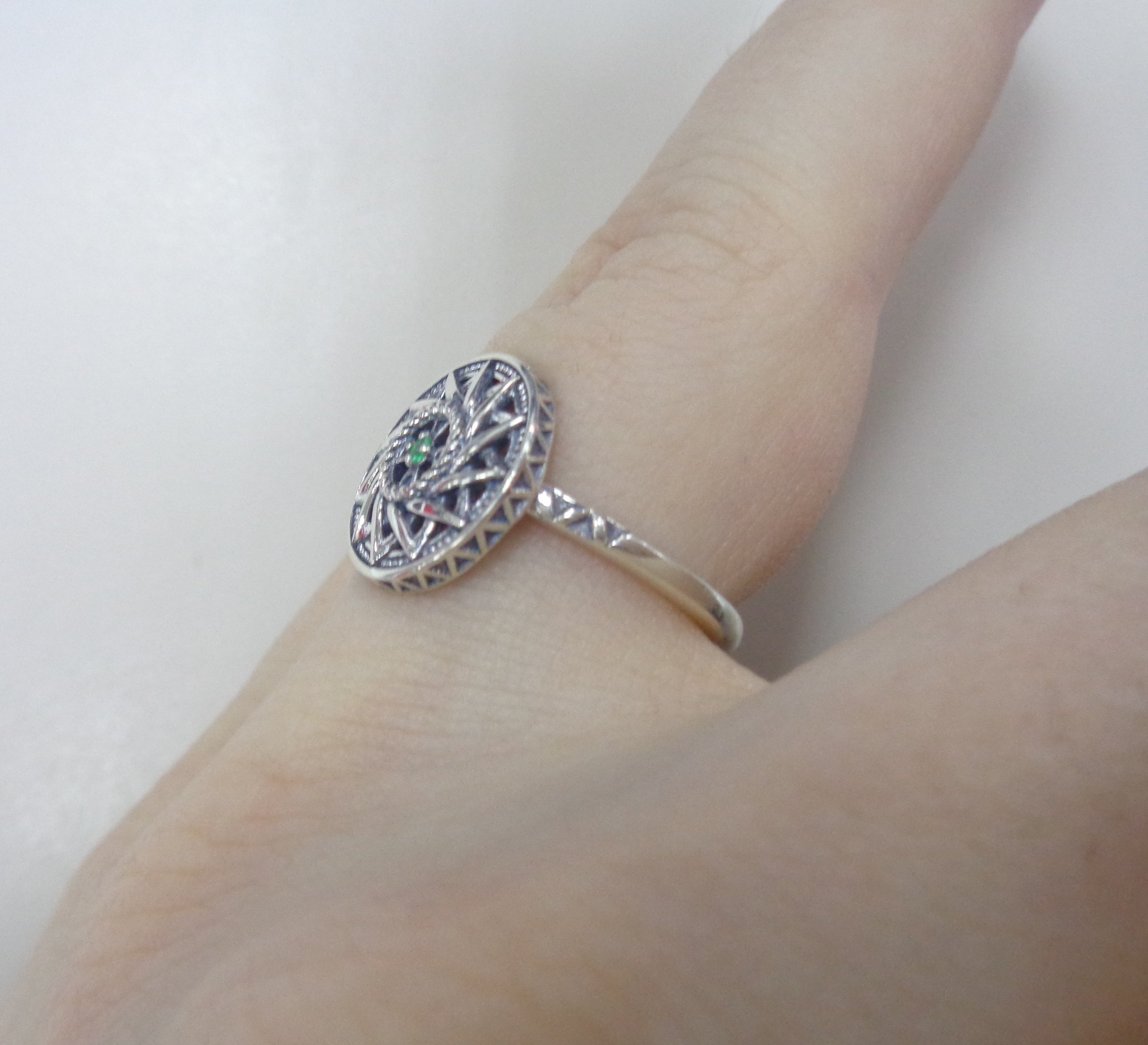 Серебряное кольцо с изумрудом "Эрцгамма"